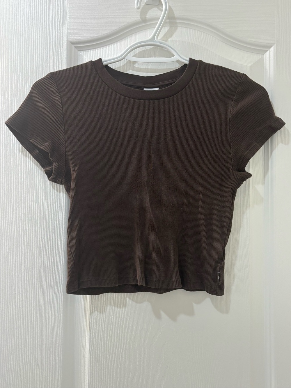 TNA Ribbed Short-Sleeve Crop Top - Brown